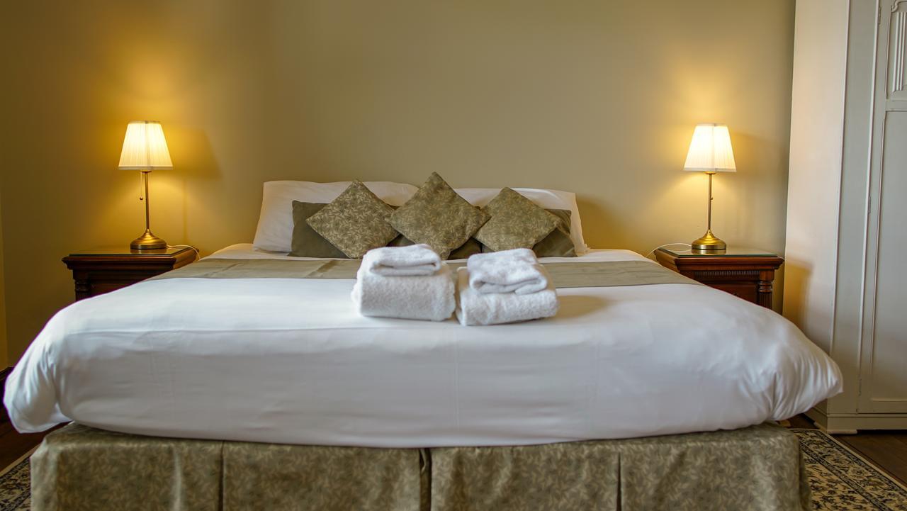 Cleeve House Bed & Breakfast Melksham Ngoại thất bức ảnh